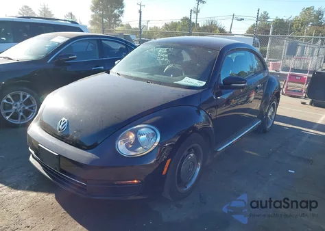 2013 Volkswagen Beetle 2.5L z USA, uszkodzony, nr VIN 3VWJP7AT0DM686882